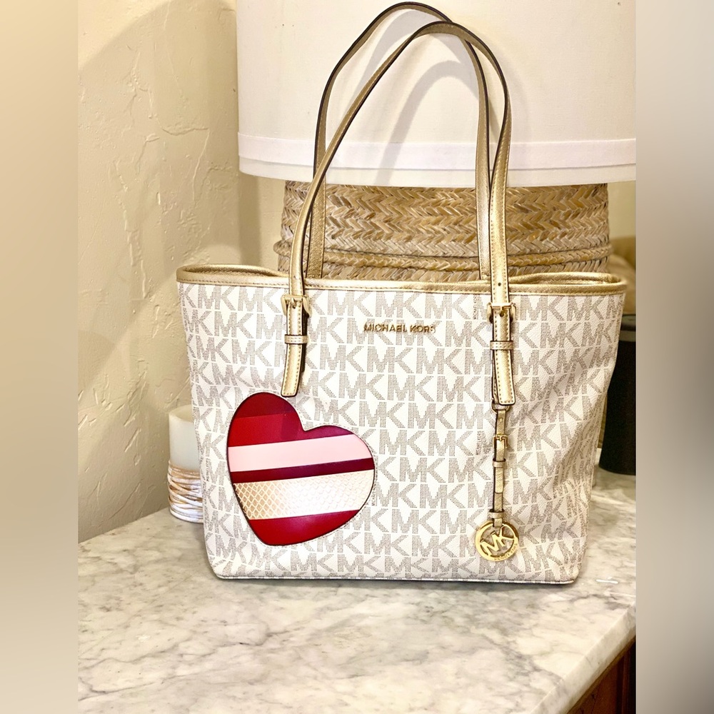 MICHAEL KORS Limited Edition Hearts Jet Set Travel Carryall Tote